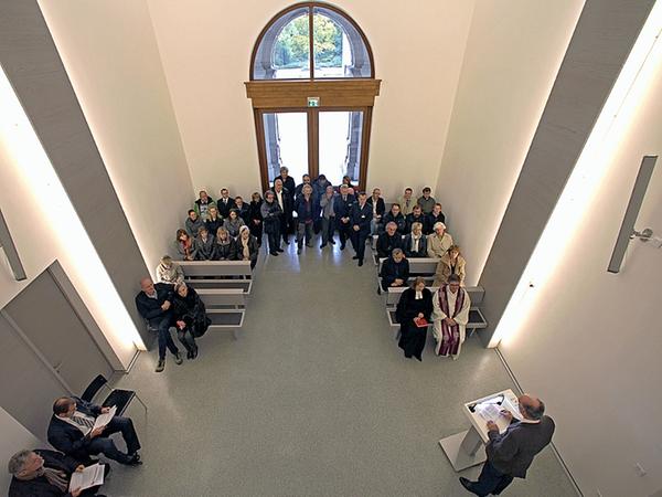 Westfriedhof: Sanierte Aussegnungshalle eingeweiht