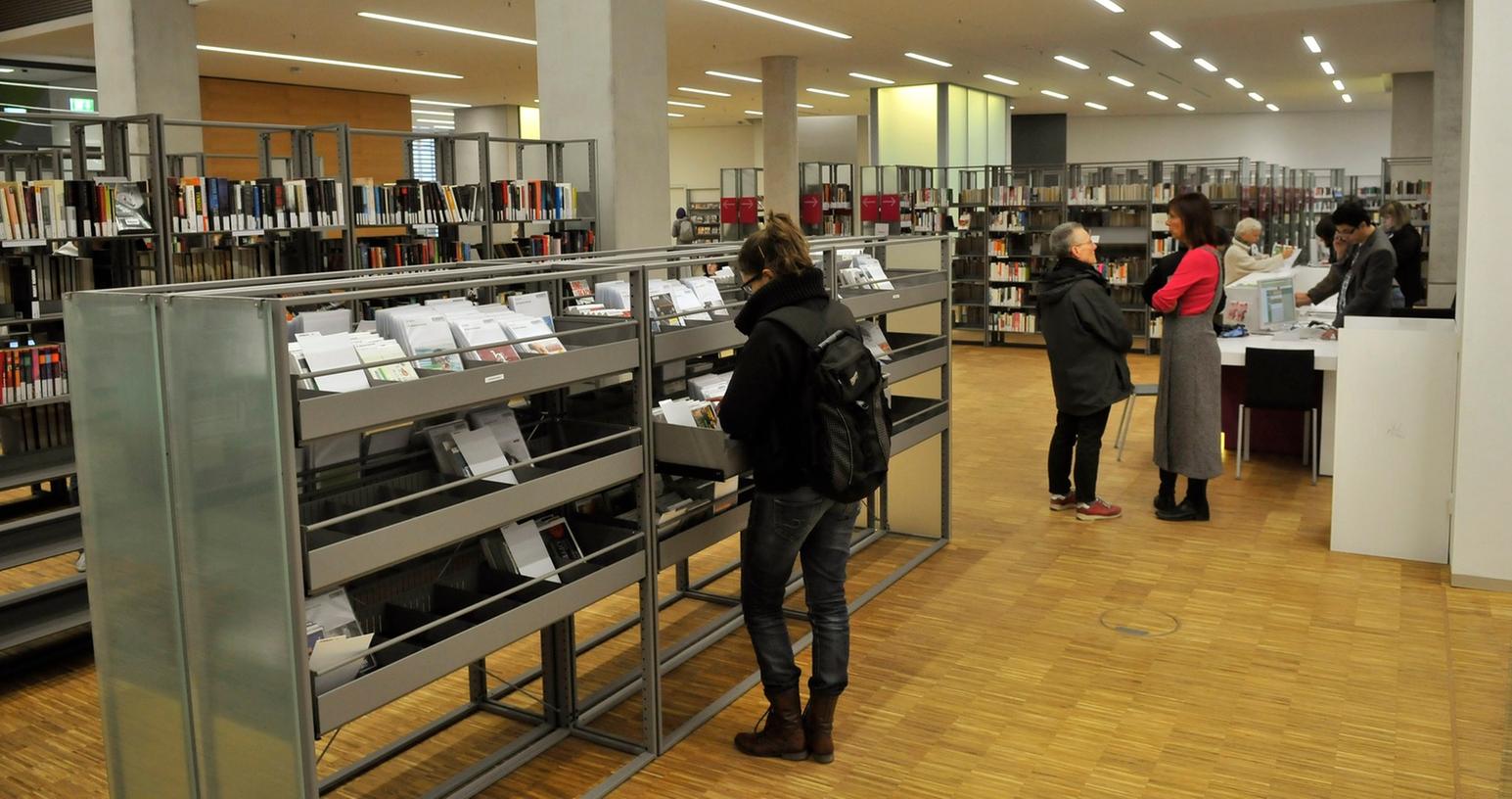 Mit einer neuen Gebührenord­nung will die Stadtbibliothek mehr Menschen den Zugang zu Bildung ermöglichen.