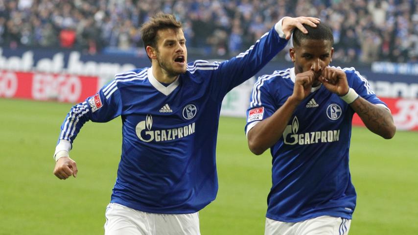 Nach dem Treffer zum 1:0 für Schalke ist der Jubel bei Tranquillo Barnetta und dem Torschützen natürlich groß.