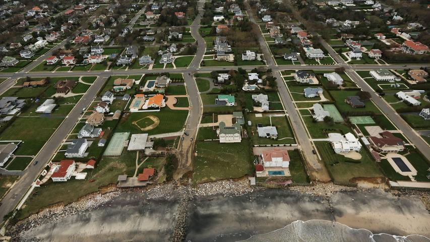 Der von "Sandy" am heftigsten getroffene US-Bundesstaat ist New Jersey. In Long Branch wurden Teile der Küste weggespült, die Menschen in diesem Wohngebiet kamen gerade noch mit dem Schrecken davon.
