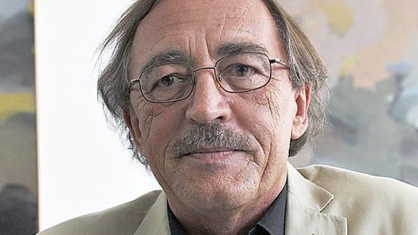 "Was die CSU will, sind Eingriffe in die Persönlichkeitsrechte, die sich nicht rechtfertigen lassen", sagte Franz Schindler (SPD; Foto). Er kenne kein anderes Bundesland, in dem die Polizei so viele Befugnisse bekomme wie in Bayern. Die Freien Wähler forderten von der CSU mehr Vertrauen in die Bevölkerung. Die Bürger dürften nicht unter Generalverdacht gestellt werden, sagte Eva Gottstein. Die Fraktionschefin der Grünen, Katharina Schulze, kündigte – wie zuvor bereits SPD und Linke – eine Verfassungsklage an.