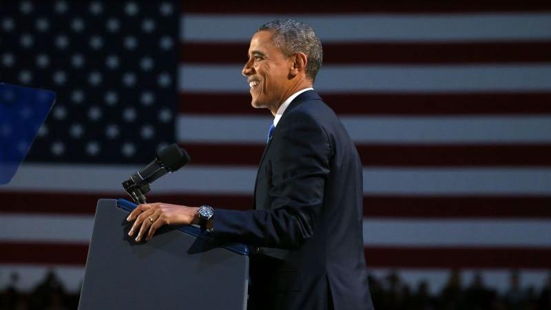 In seiner Rede appellierte der Präsident an den Zusammenhalt des zerstrittenen Landes und erinnerte an die Werte der USA, die es zu bewahren und fortzusetzen gelte. "Wir sind die Vereinigten Staaten von Amerika. Wir leben in dem großartigsten Land der Welt", ruft der begnadete Redner Barack Obama seinen Anhängern zu.