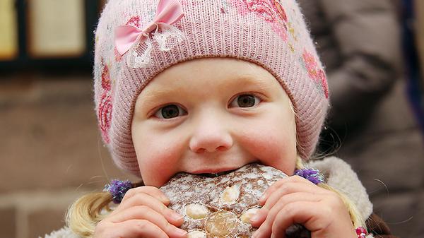 Den Deutschen schmeckt’s: Rund ein Kilogramm des süßen Weihnachtsgebäcks isst jeder Deutsche nach Zahlen des Bundesverbands der Süßwarenindustrie (BDSI) pro Jahr.