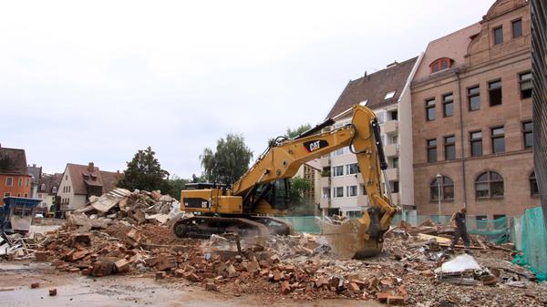 Im Jahr 2009 rückten dann die Bagger an und beseitigten innerhalb kurzer Zeit die leerstehenden Gebäude.