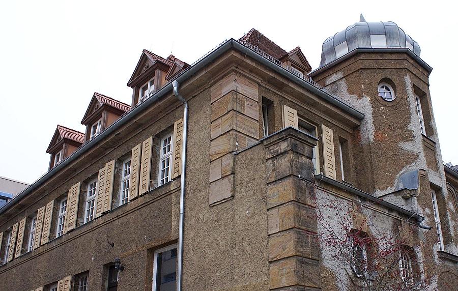 Vom Säuglingsheim zum Schulgebäude Vom Säuglingsheim zum Schulgebäude