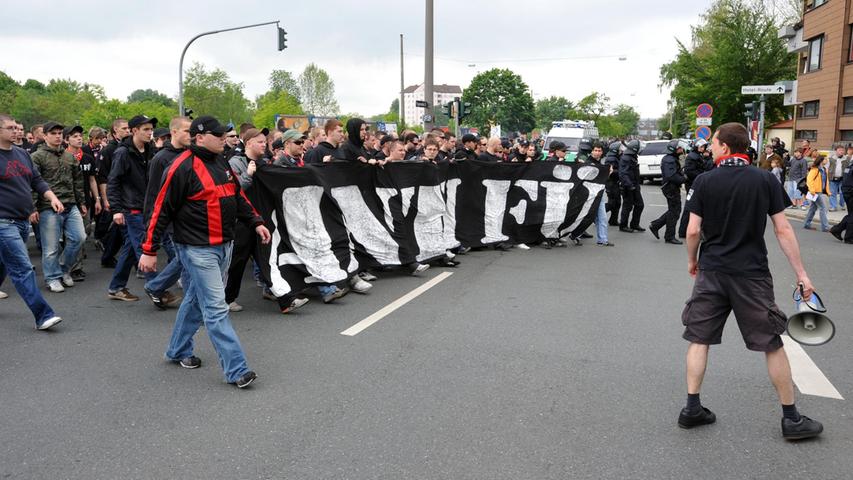 2009 hatte die Polizei einen weiteren Zug der Club-Fans durch Fürth unbedingt verhindern wollen - der Plan ging nicht komplett auf.