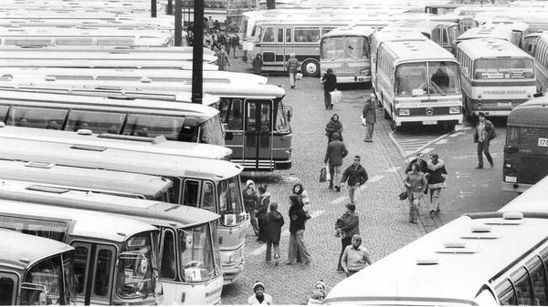 Weil im Vorjahr 1000 Besucher nach dem Christkindlesmarkt ihren Bus nicht wieder gefunden hatten, wurde im Jahr 1977 die Beschilderung verbessert. Große Zeichen vorne und hinten am Bus erleichterten es den Christkindlesmarkt-Bummlern, das richtige Fahrzeug zu identifizieren.