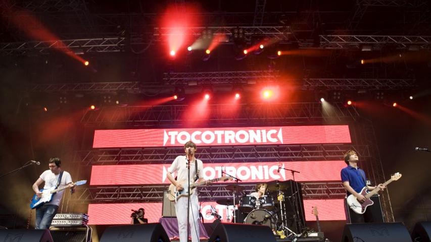 Aus Hamburg stammt die Rock-Band Tocotronic, deren Stil meistens als Indie-Rock und Indie-Pop bezeichnet wird. Zusammen mit Blumfeld und Die Sterne galten sie Mitte der 90er als wichtiger Teil der Hamburger Schule. Hier findet Ihr ein Bandporträt von Tocotronic.