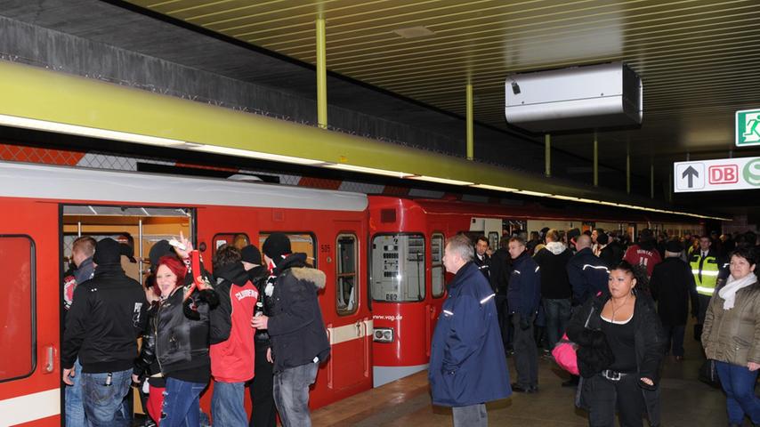 Mit Sonder-U-Bahnen geht es dann nach Fürth. In der U-Bahn...