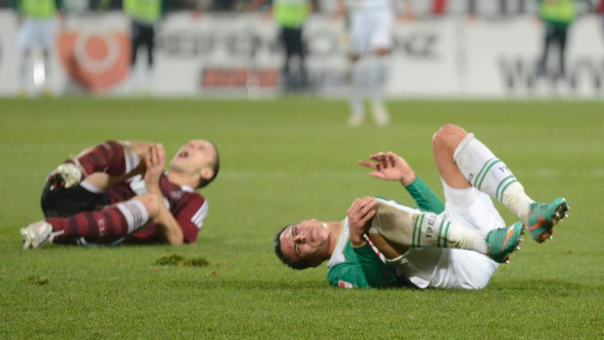 Nach dem ganzen Tam-Tam rund um das Spiel, waren alle Beteiligten froh, als die Partie endlich lief. Beide Teams scheuten sich aufgrund des auf ihnen lastenden Drucks, viel Risiko einzugehen. So entwickelte sich eine wenig ansehnliche, hektische Partie, die von vielen Nickeligkeiten geprägt war.