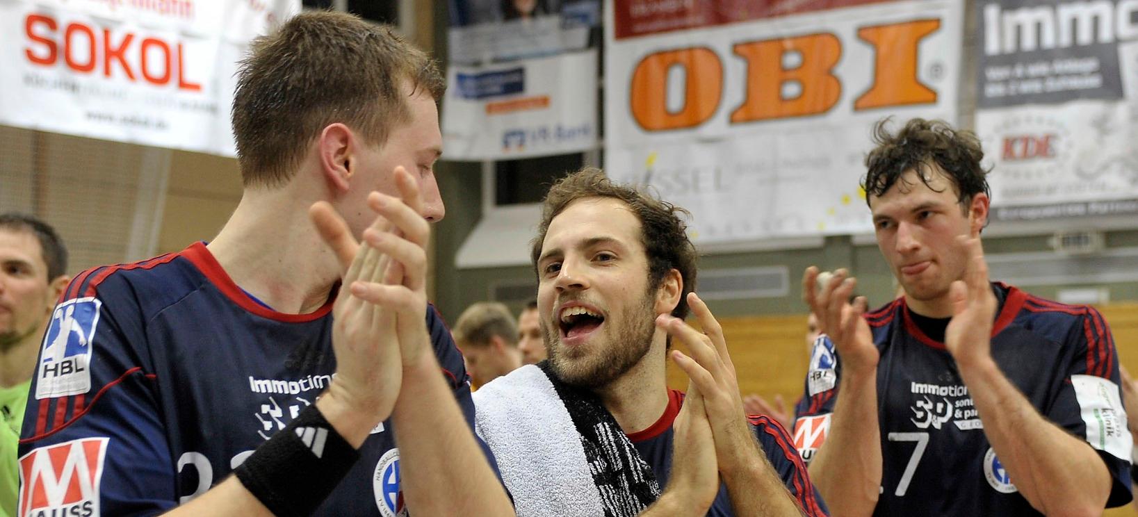 Zwölf Tore auf einem Bild: Insbesondere Nikolai Link (links) und Moritz Weltgen (Mitte) zeigten sich gegen Bietigheim treffsicher. Auch Oliver Hess netzte einmal ein. Zwölf Tore auf einem Bild: Insbesondere Nikolai Link (links) und Moritz Weltgen (Mitte) zeigten sich gegen Bietigheim treffsicher. Auch Oliver Hess netzte einmal ein.