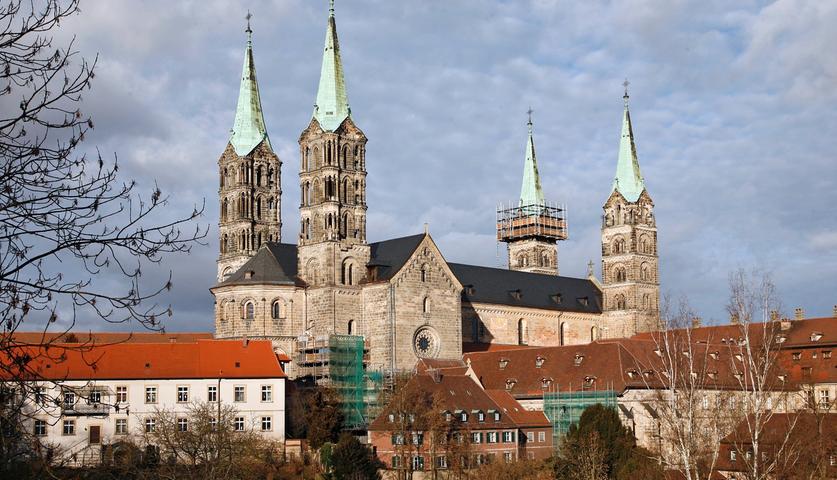 Eines von Bambergs bekanntesten Wahrzeichen: Der romanische Bamberger Dom St. Peter und St. Georg.