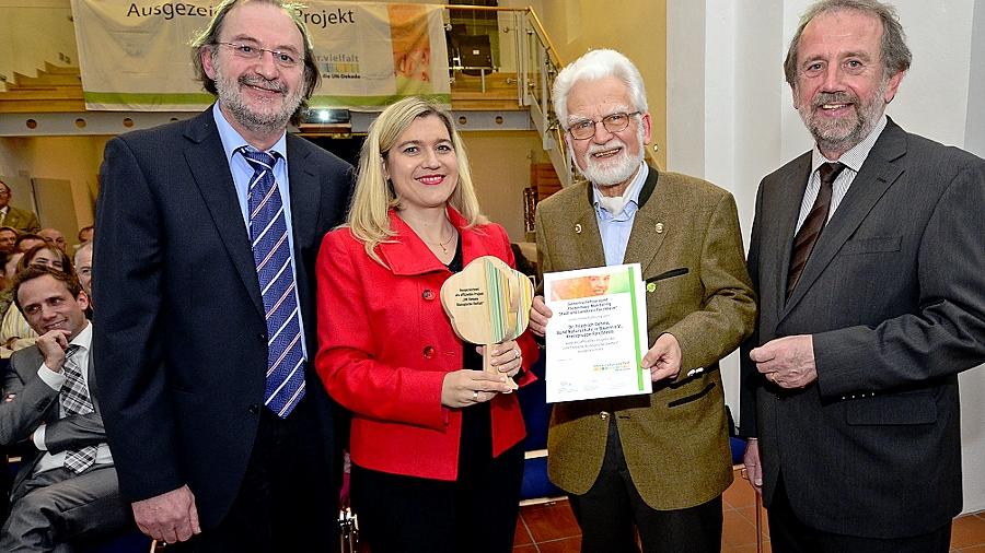 Festakt in St. Gereon: Johannes Mohr, Melanie Huml, Friedrich Oehme und Landrat Reinhardt Glauber (v. li.). Festakt in St. Gereon: Johannes Mohr, Melanie Huml, Friedrich Oehme und Landrat Reinhardt Glauber (v. li.).