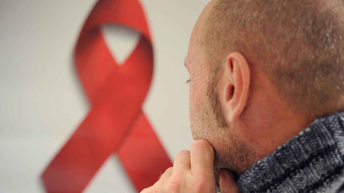 In Deutschland leben nach Schätzungen des Robert-Koch-Instituts rund 12.700 Menschen ohne ihr Wissen mit HIV.