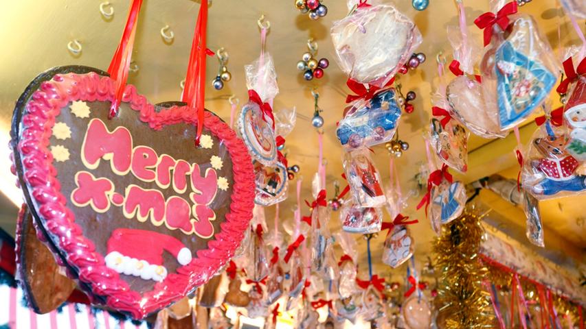 Weihnachten zum Anbeißen - neben Dekoration kann man natürlich auch süße Leckereien auf dem Christkindlesmarkt kosten.