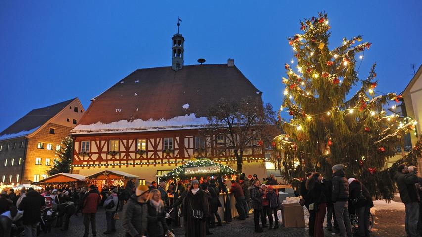 Im Dämmerlicht über den Weihnachtsmarkt bummeln, was gab es Schöneres an einem winterlichen Wochenende?