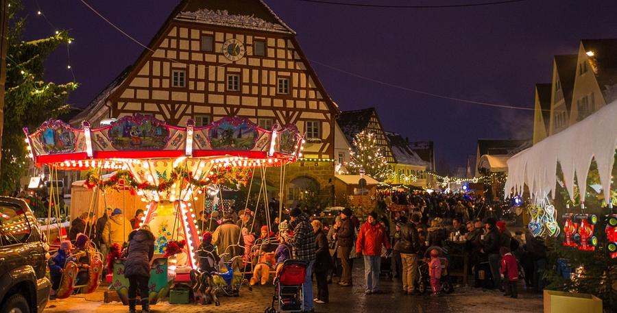 Der Hilpoltsteiner Weihnachtsmarkt öffnete traditionell am ersten Adventswochenenende seine Tore rund um den Marktplatz.