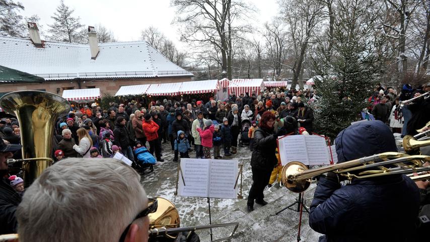 Musikalisch wurden die Besucher durch Posaunenchöre, Sänger, Sängerinnen und Musikgruppen der Scharrerschule Nürnberg unterhalten.