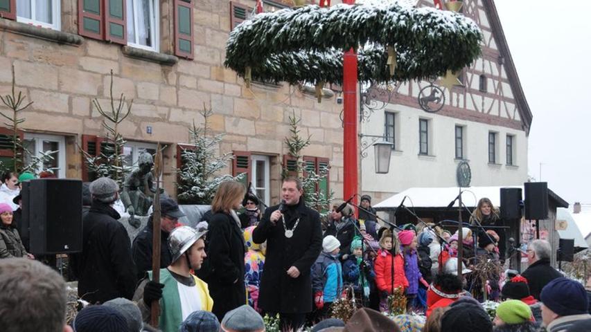 Die Bühne auf dem Cadolzburger Marktplatz bot den Besuchern trotz niedriger Temperaturen beste Unterhaltung.