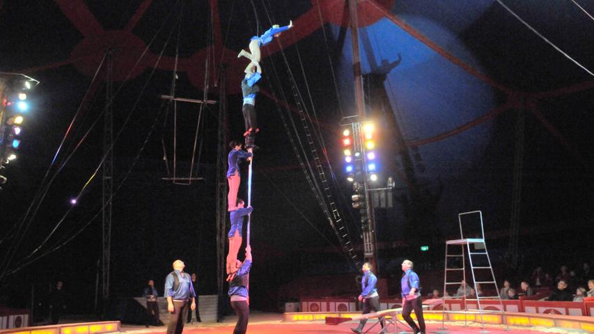 Spektakuläre Stunts - ohne Seil und sicheres Netz - rundeten das Akrobatikprogramm der Jubiläumsshow ab.