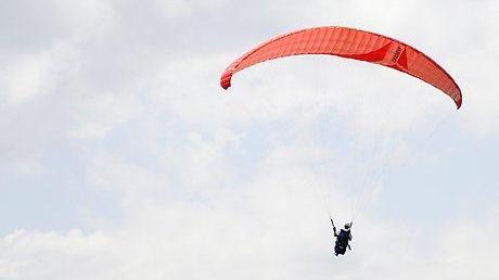 Der 35-jährige Fallschirmlehrer ist bei einem Tandemsprung gestorben.