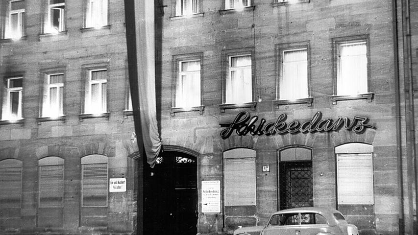 Die "Wiege" des Quelle-Konzerns: Gustav Schickedanz' kleiner Laden in der Königswarter Straße in Fürth. Madeleine, das einzige Kind von Grete und Gustav Schickedanz, wurde am 20. Oktober 1943 in Nürnberg geboren.