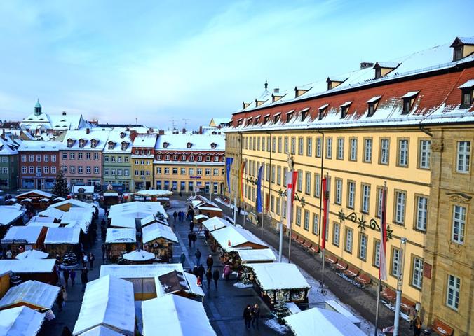 Im Jahr 1911 fand der erste Weihnachtsmarkt auf der Promenade statt, doch seit über 40 Jahren werden die Buden auf dem Maxplatz aufgebaut.