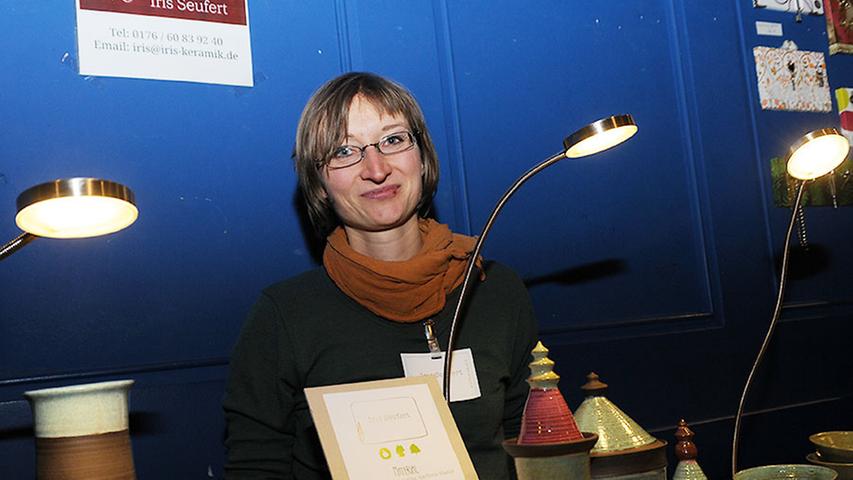 Bereits zum zweiten mal ist Iris Seufert dabei. Die 32-jährige Keramikerin aus Nürnberg ist "sehr zufrieden" mit der Veranstaltung.