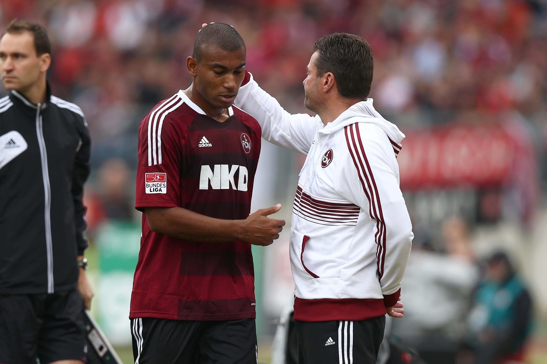 Nicht nur in der Ranking-Liste der größten Club-Transfers - auch in der Ranking-Liste der größten Transfer-Flops aller Zeiten dürfte sich Marcos Antonio auf den oberen Plätzen einreihen. Der brasilianische Innenverteidiger schoss gleich bei seinem Startelfdebüt für den FCN gegen den VFB Stuttgart zwei riesige Böcke und verursachte ein Gegentor. Trainer Dieter Hecking strafte den Neuzugang ab und schickte ihn in die Reserve: Wegen einer Knieverletzung konnte sich der Brasilianer nie zurückkämpfen - und wechselte nach zwei erfolglosen Jahren beim Club in die malaysische Liga zum FC Johor Darul Ta’zim.