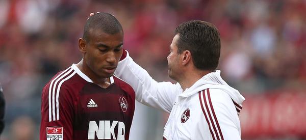 Nicht nur in der Ranking-Liste der größten Club-Transfers - auch in der Ranking-Liste der größten Transfer-Flops aller Zeiten dürfte sich Marcos Antonio auf den oberen Plätzen einreihen. Der brasilianische Innenverteidiger schoss gleich bei seinem Startelfdebüt für den FCN gegen den VFB Stuttgart zwei riesige Böcke und verursachte ein Gegentor. Trainer Dieter Hecking strafte den Neuzugang ab und schickte ihn in die Reserve: Wegen einer Knieverletzung konnte sich der Brasilianer nie zurückkämpfen - und wechselte nach zwei erfolglosen Jahren beim Club in die malaysische Liga zum FC Johor Darul Ta’zim.