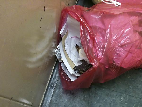 Sensible Daten im Müllsack: Ein Passant fand den Beutel in einem Aufzug in der Gleißbühlstraße. 