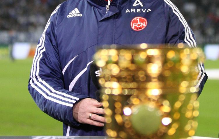 Ende Januar 2011 gastierte der Club zum DFB-Pokal-Viertelfinale auf Schalke. Erst in der Verlängerung platzte der Nürnberger Traum vom Halbfinale und einer Wiederholung der Erfolgsgeschichte von 2007. Ein Titel blieb Hecking in seiner Nürnberger Amtszeit verwehrt.