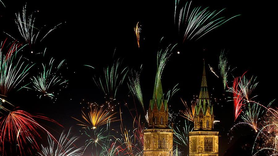 Schön anzusehen, aber schlecht für Umwelt und Tiere: Der Bund Naturschutz würde das Silvesterfeuerwerk am liebsten ausfallen lassen. Schön anzusehen, aber schlecht für Umwelt und Tiere: Der Bund Naturschutz würde das Silvesterfeuerwerk am liebsten ausfallen lassen.