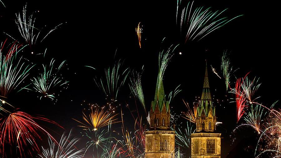 Schön anzusehen, aber schlecht für Umwelt und Tiere: Der Bund Naturschutz würde das Silvesterfeuerwerk am liebsten ausfallen lassen.