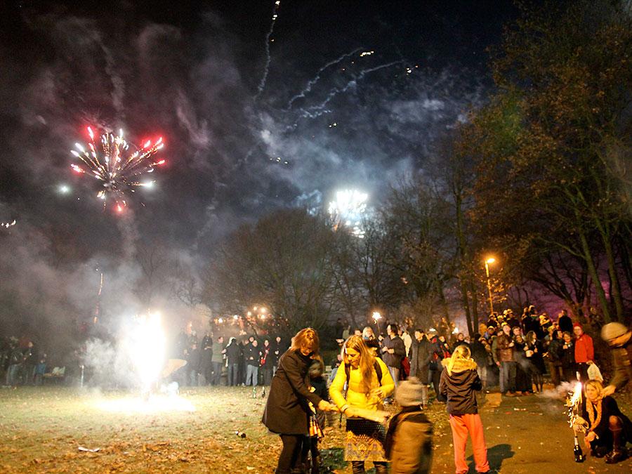 Silvester in Nürnberg: Buntes Feuerwerk über der Altstadt - Nürnberg