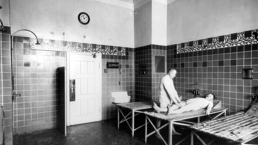 Das Angebot, eine Massage zu bekommen, wurde im Volksbad gerne angenommen. Hier eine Aufnahme aus den 1910er Jahren.
