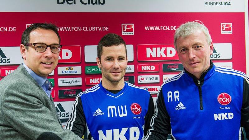 Der Beginn einer großen Freundschaft? Sportvorstand Martin Bader kündigte in Wolfsburg Gespräche über die Zukunft des bisher so erfolgreichen Trainerduos Wiesinger/Reutershahn an.