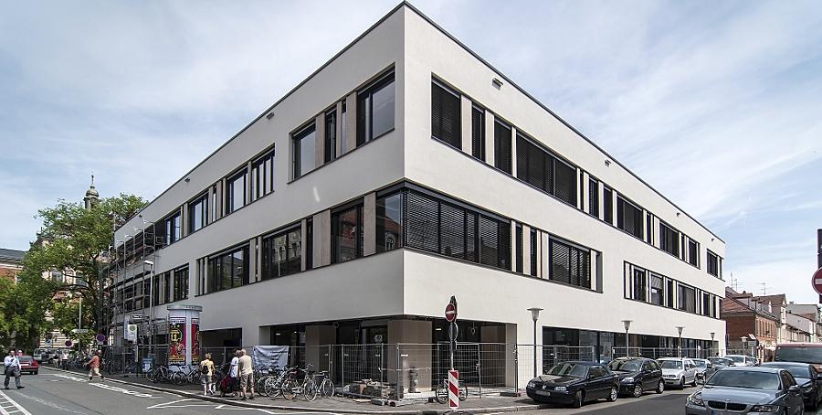 Erlangens Universitäts-Bibliothek ist neu gewandet Erlangens Universitäts-Bibliothek ist neu gewandet