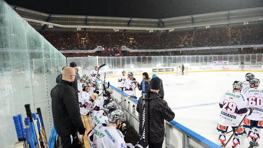 Die Eisbären Berlin haben mit einem Sonderzug knapp 2000 Fans mitgebracht - durchaus rekordverdächtig.