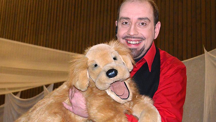 Der Bauchredner Marcellini und sein eigenwilliger Hund Oscar brachten die Gäste zum Lachen.