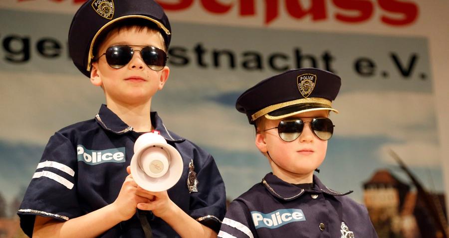 Die Faschingsgesellschaft Wendelstein schickte Nachwuchspolizisten auf die Bühne.
