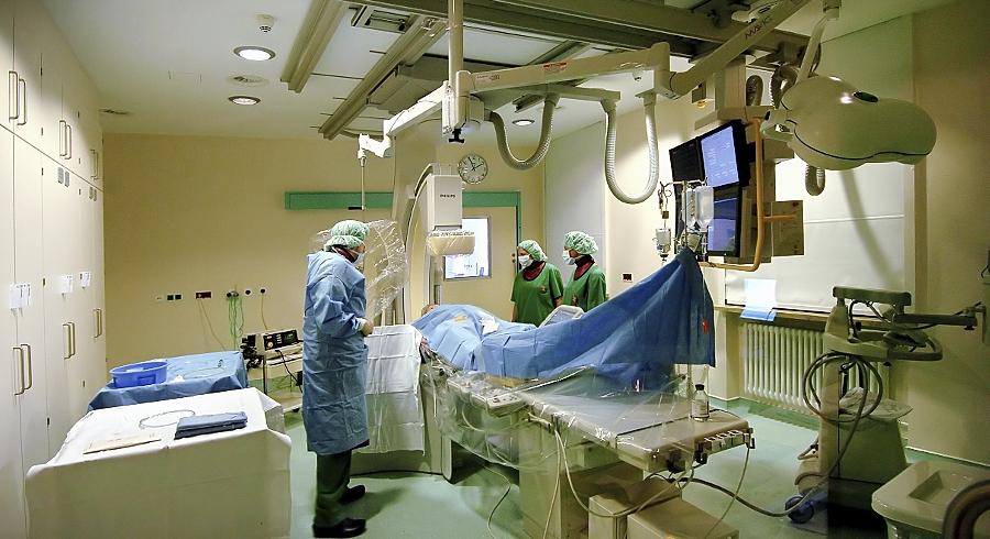 Technisch anspruchsvolle Kliniken wie das Neumarkter ringen deutschlandweit um einen wirtschaftlichen Betrieb. Geschäftsführer Peter Weymayr begrüßt die Finanzhilfen, verschweigt aber die Strukturprobleme nicht. Technisch anspruchsvolle Kliniken wie das Neumarkter ringen deutschlandweit um einen wirtschaftlichen Betrieb. Geschäftsführer Peter Weymayr begrüßt die Finanzhilfen, verschweigt aber die Strukturprobleme nicht.