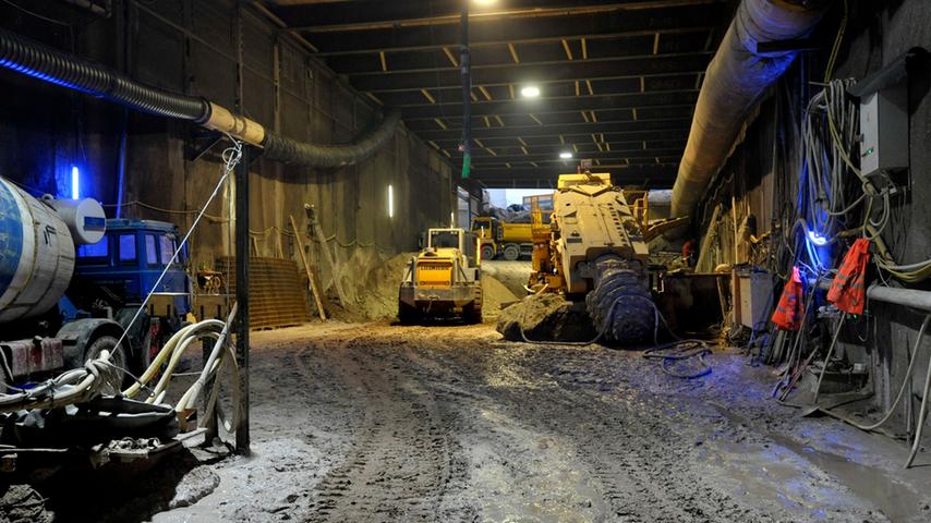 Der Startschuss für die unterirdischen Arbeiten, dem sogenannten Tunnelanschlag, fiel am 17. Oktober 2012. Laut Zeitplan sollen die Rohbauarbeiten im Oktober 2015 abgeschlossen sein. Dann folgt der Ausbau.
