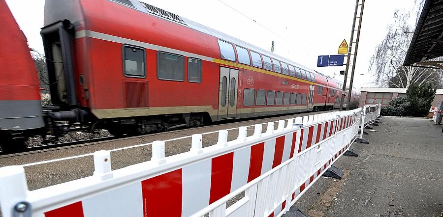 Während die DB einen Verlauf der S-Bahn-Strecke durch das Knoblauchsland plant, favorisiert Fürth den Ausbau entlang der Bestandsstrecke.