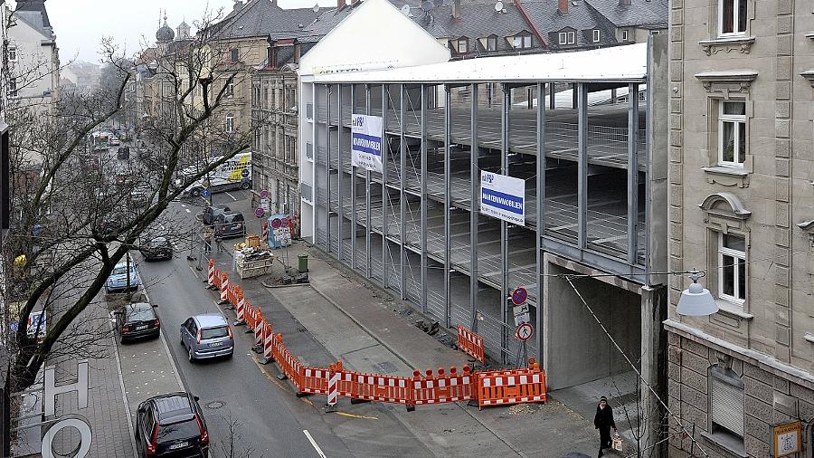 Parkhaus mit Gardine sorgt für Ärger in Fürth