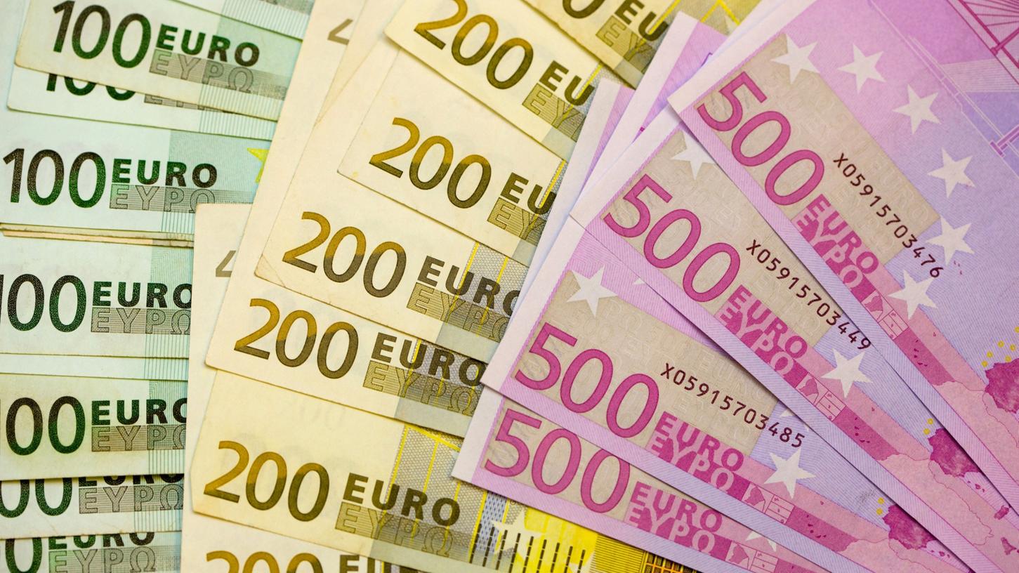 Es geht ums Geld: Wegen der anhaltenden Niedrigzinsen kündigt die Sparkasse Mittelfranken-Süd alte Prämiensparverträge.