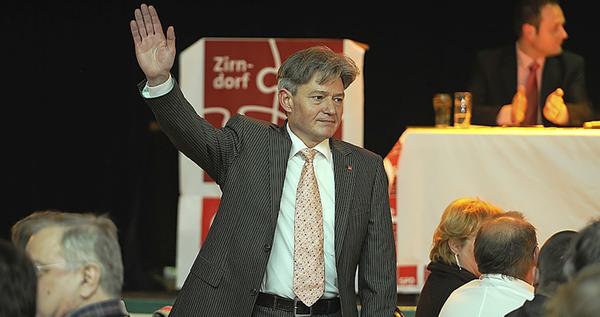 "Ulrich Maly ist mit seiner Person und seinem Wirken ein sozialdemokratischer Leuchtturm. Ich akzeptiere seine persönliche Entscheidung. In Nürnberg hinterlässt er der SPD ein gut bestelltes Feld. Er besitzt eine hohe Glaubwürdigkeit, seine einzigartige Expertise bleibt der Partei auf allen Ebenen erhalten."
