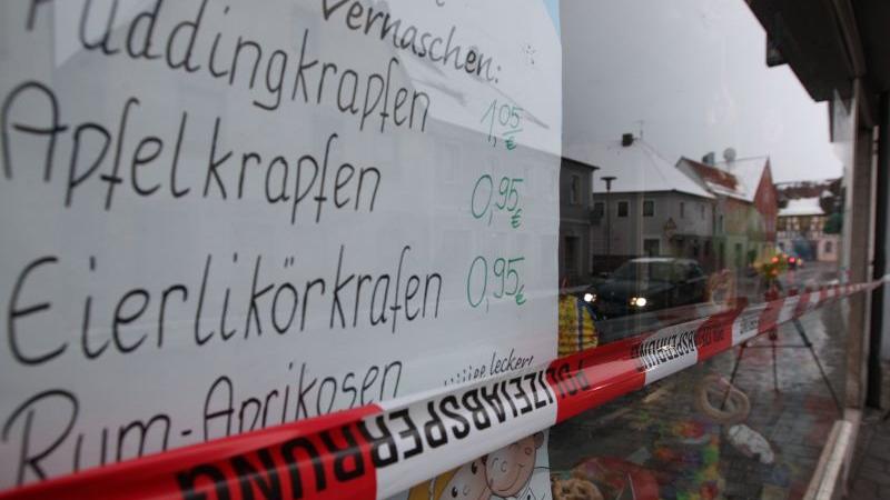 Erst am Montagnachmittag überfiel ein Unbekannter eine Baeckereifiliale in der Hauptstraße in Baiersdorf (Erlangen-Höchstadt). Erst am Montagnachmittag überfiel ein Unbekannter eine Baeckereifiliale in der Hauptstraße in Baiersdorf (Erlangen-Höchstadt).