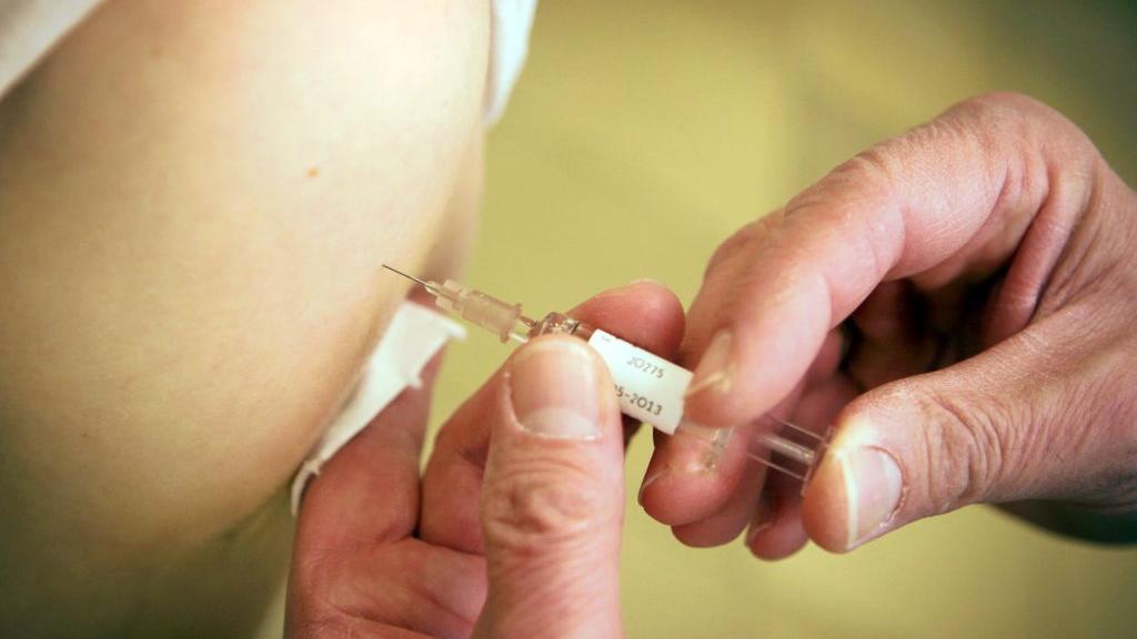 Die Nachfrage nach Grippe-Impfungen ist dieses Jahr besonders hoch. Das führt zu Engpässen. 