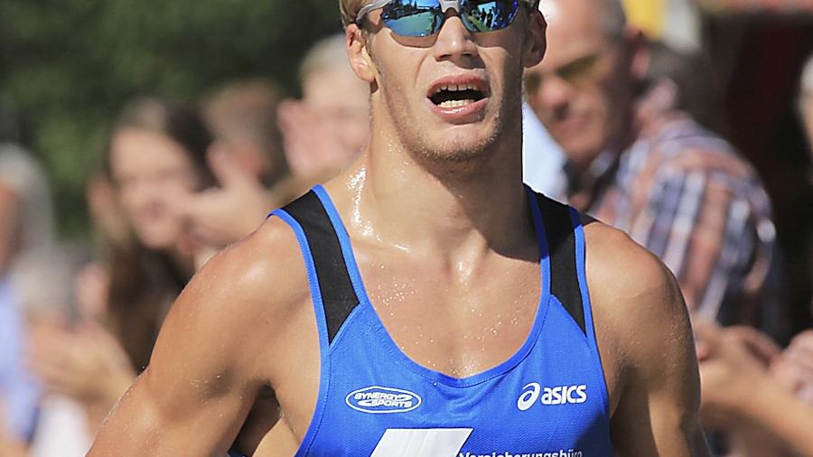 Dorian Wagner bekommt für 10000-Meter-Zeit Bestennadel in Gold